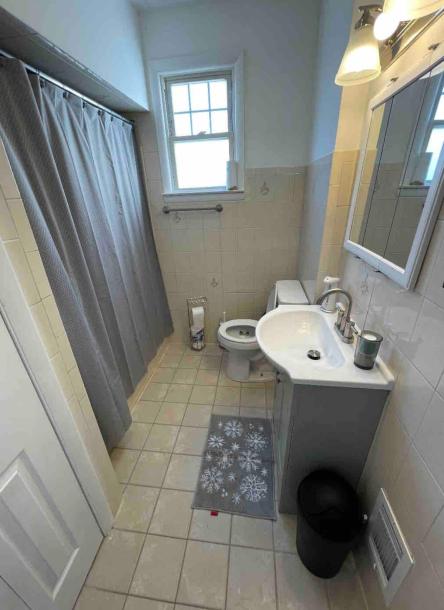 Room in Elizabeth, New Jersey, United States 1 queen bedShared bathroom-1