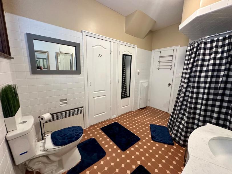 Room in Weehawken, New Jersey, United States 1 king bedShared bathroom-2