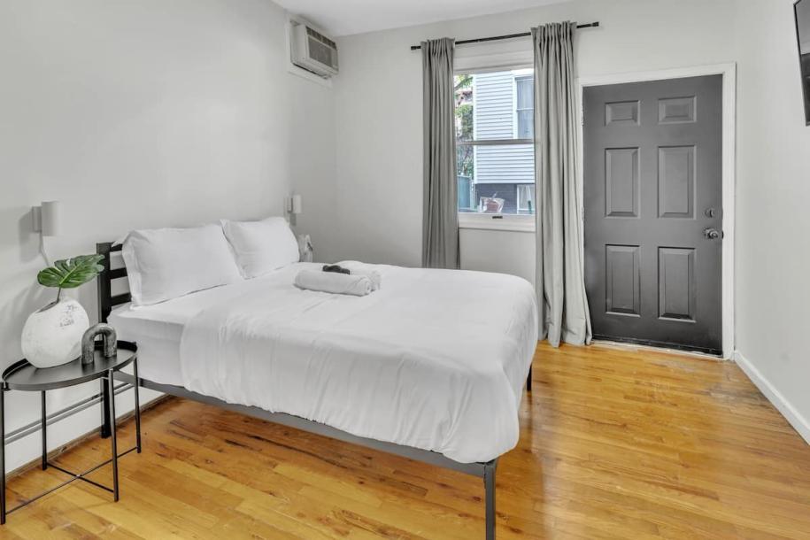 Private room in rental unit in Jersey City, New Jersey, United States-5