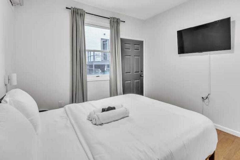 Private room in rental unit in Jersey City, New Jersey, United States-3