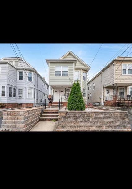 Entire rental unit in Elizabeth, New Jersey, United States 5 guests2 bedrooms2 beds1 bath-0