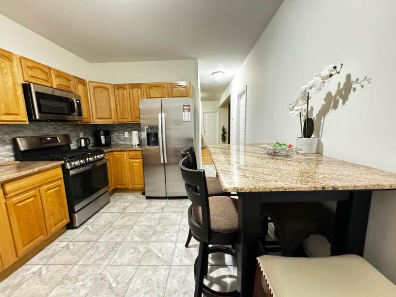 Entire rental unit in Elizabeth, New Jersey, United States 5 guests2 bedrooms2 beds1 bath-5