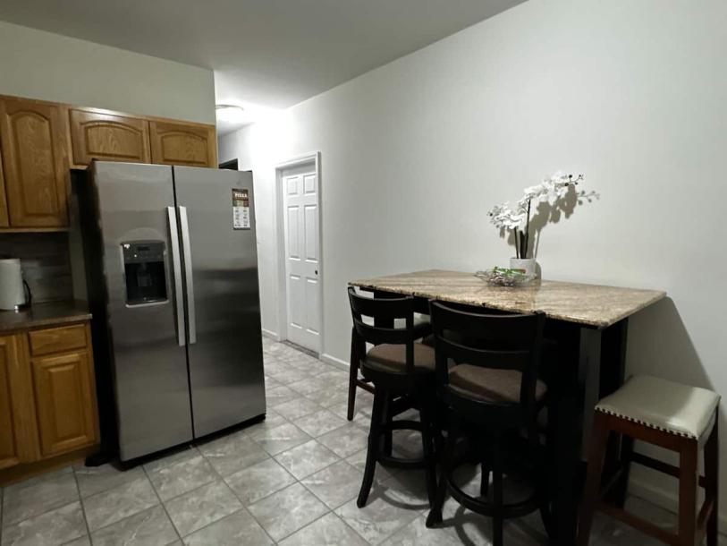 Entire rental unit in Elizabeth, New Jersey, United States 5 guests2 bedrooms2 beds1 bath-7