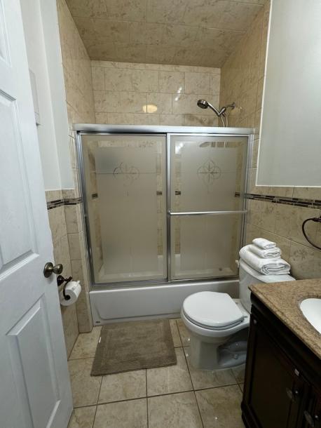 Entire rental unit in Elizabeth, New Jersey, United States 5 guests2 bedrooms2 beds1 bath-11