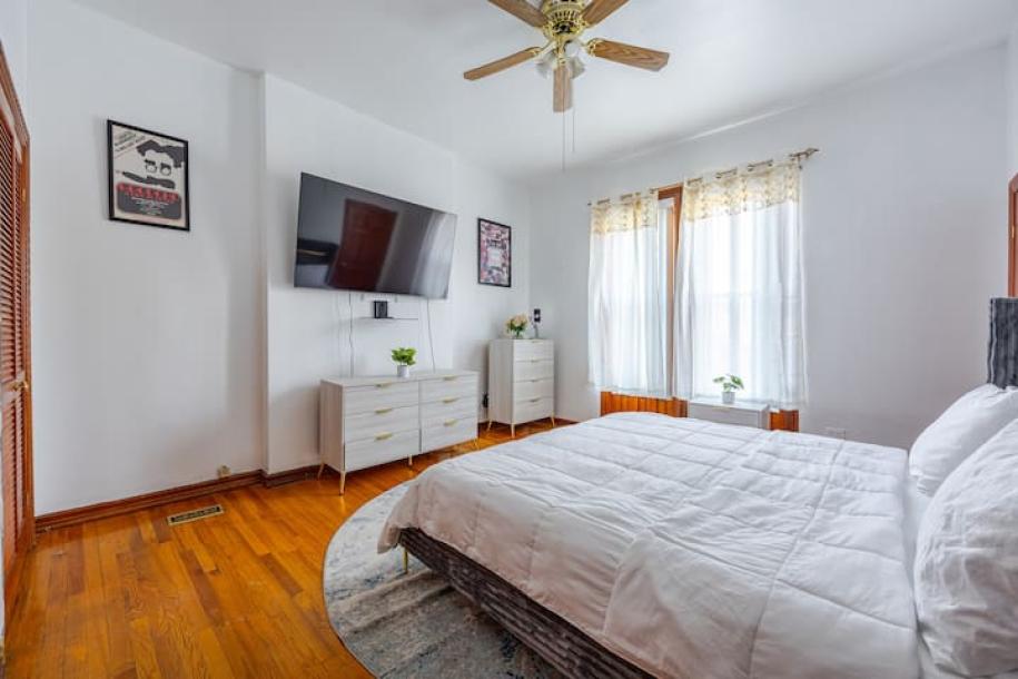 Entire rental unit in Brooklyn, New York, United States 9 guests4 bedrooms4 beds2 baths-3