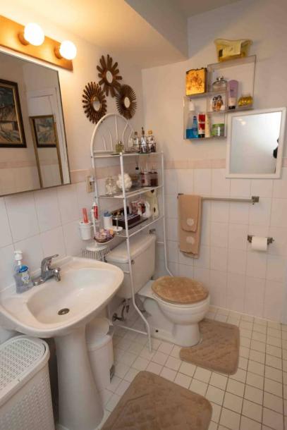 Room in Newark, New Jersey, United States 2 bedsShared bathroom-3