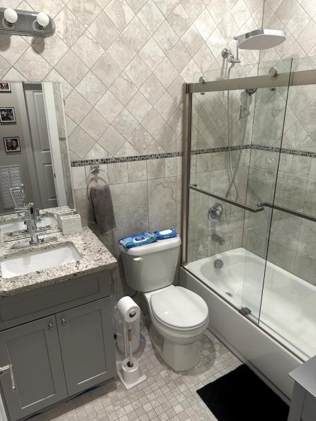 Room in North Bergen, New Jersey, United States 1 bedDedicated bathroom-8