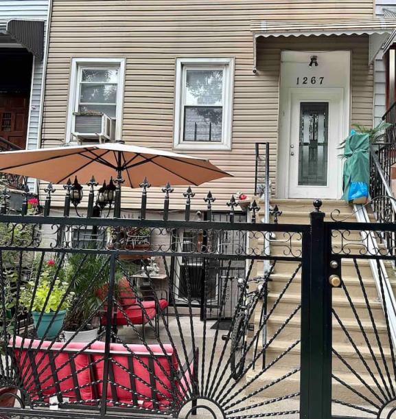 Room in Brooklyn, New York, United States 1 queen bedShared bathroom-0