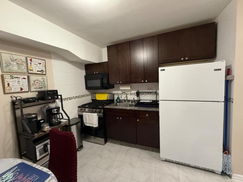 Entire rental unit in North Bergen, New Jersey, United States 6 guests2 bedrooms3 beds1 bath-6