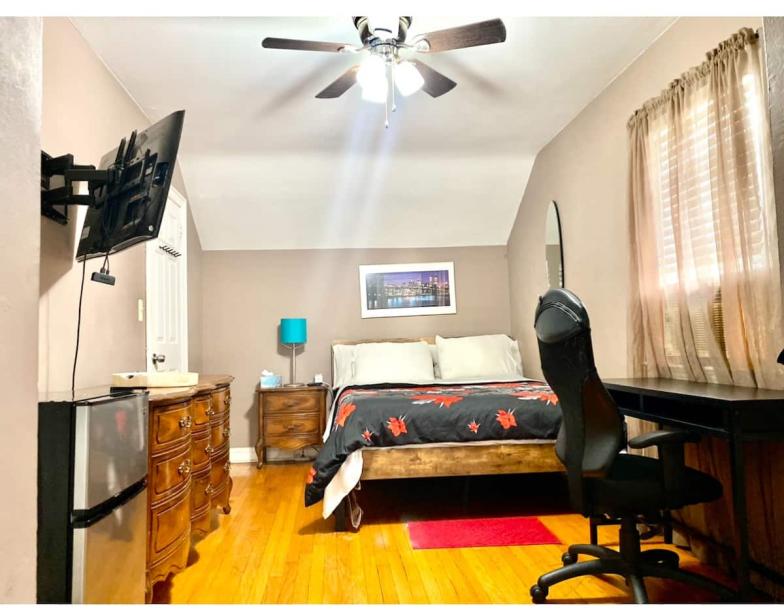 Private room in home in Englewood, New Jersey, United States 4 guests2 bedrooms2 beds1 private bath-4