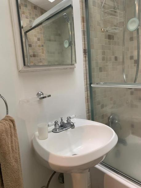 Room in Great Neck, New York, United States 1 single bedPrivate attached bathroom-5