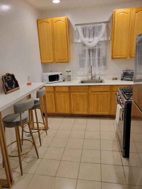 Entire rental unit in Mount Vernon, New York, United States 4 guests2 bedrooms2 beds1 bath-3