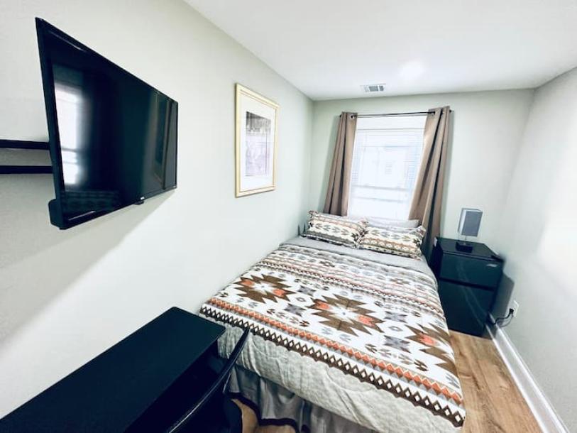 Private room in home in Newark, New Jersey, United States 2 guests1 bedroom1 bed1 shared bath-5