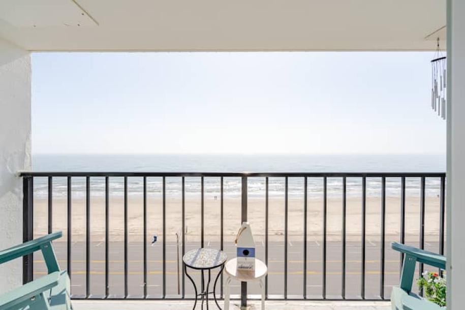 Entire condo in Galveston, Texas 6 guests2 bedrooms3 beds2 baths-2