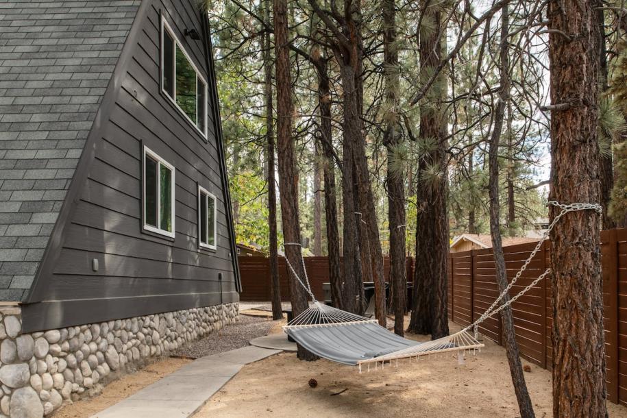 Entire cabin in Big Bear Lake, California 8 guests3 bedrooms5 beds2 baths-1