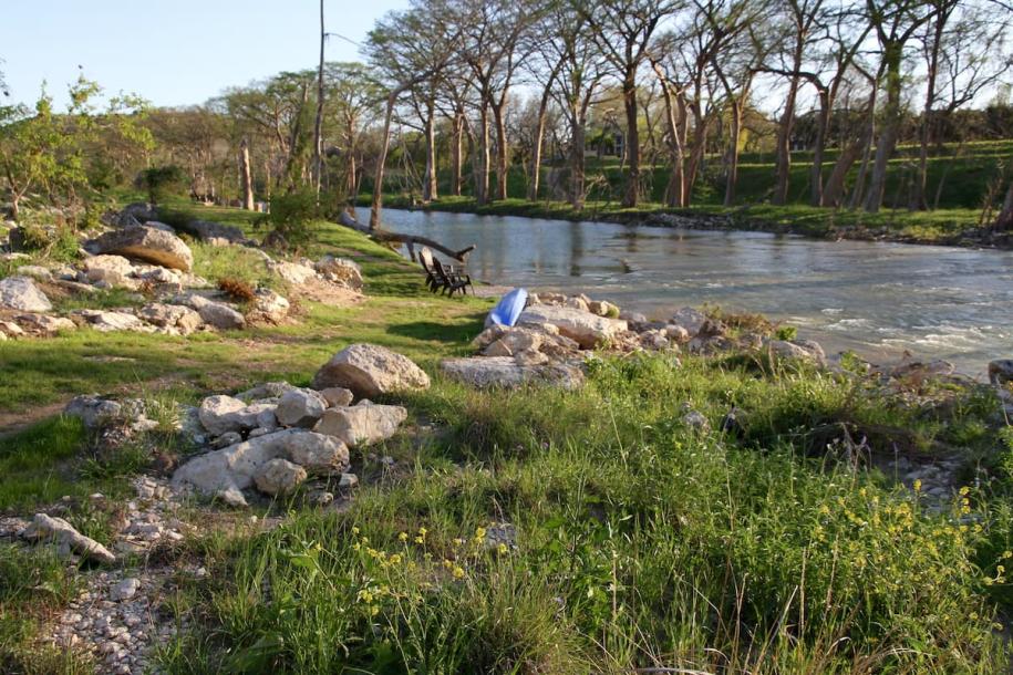 Entire home in Wimberley, Texas 4 guests2 bedrooms4 beds1 bath-3