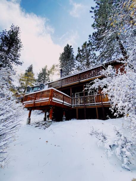 Entire cabin in Big Bear, California 6 guests2 bedrooms4 beds2 baths-0