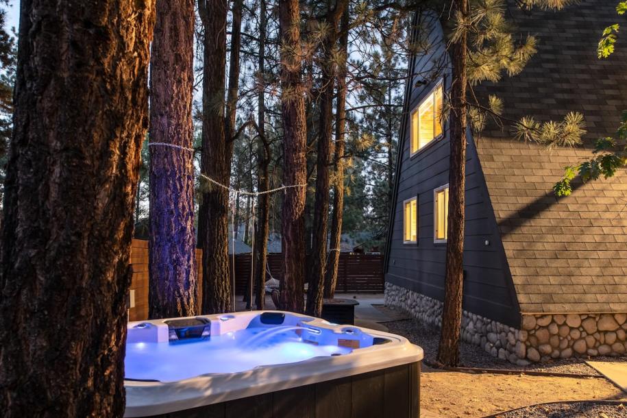 Entire cabin in Big Bear Lake, California 8 guests3 bedrooms5 beds2 baths-0