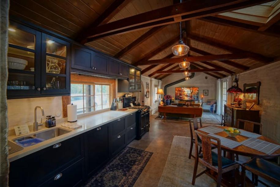 Entire guesthouse in Santa Barbara, California 3 guests1 bedroom1 bed1 bath-13