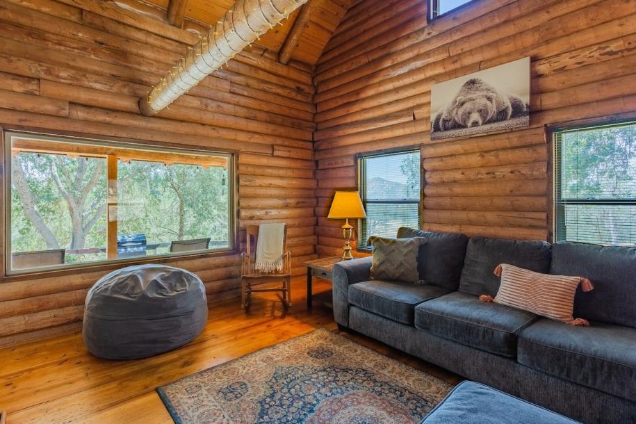 Entire cabin in Squaw Valley, California 8 guests3 bedrooms4 beds2 baths-15