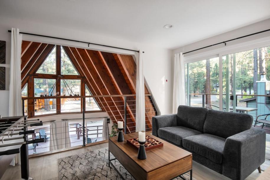 Entire cabin in Big Bear Lake, California 8 guests3 bedrooms5 beds2 baths-11
