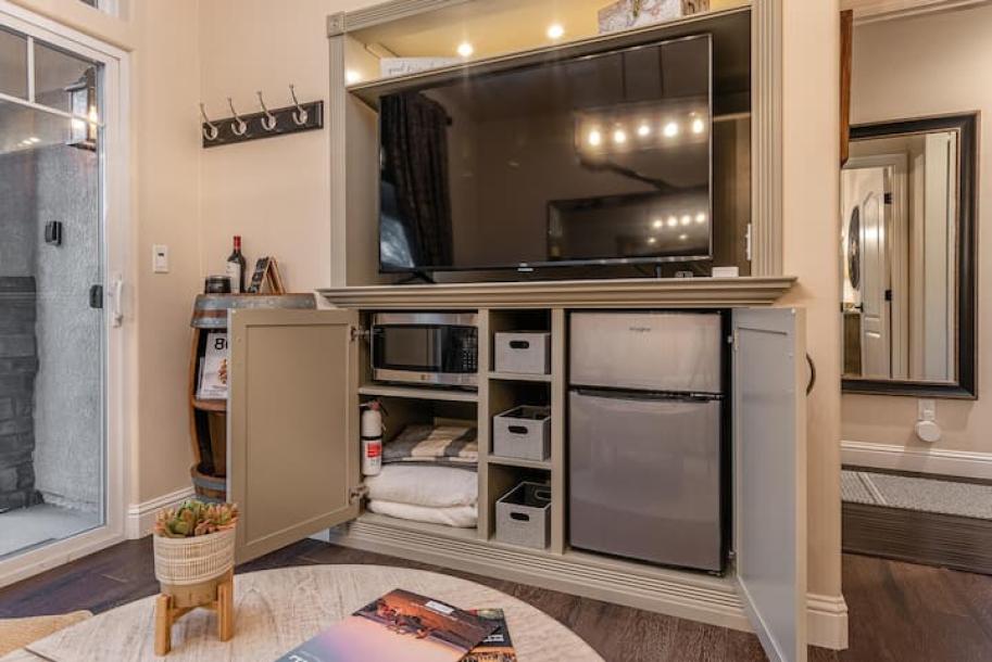 Entire guest suite in Paso Robles, California 4 guests1 bedroom2 beds1 bath-10