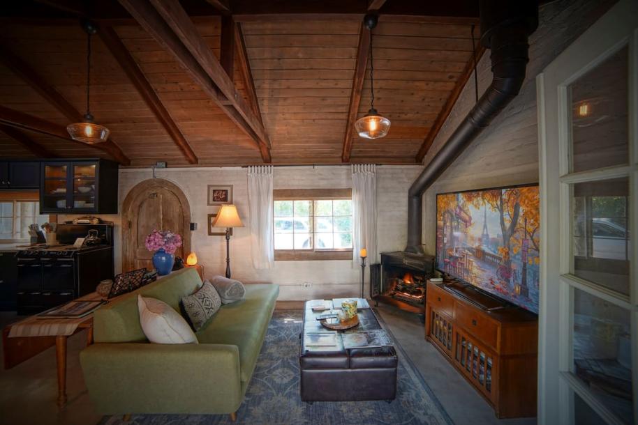 Entire guesthouse in Santa Barbara, California 3 guests1 bedroom1 bed1 bath-15