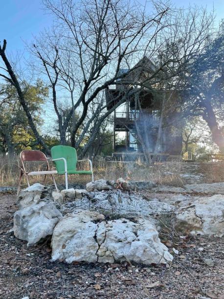 Tower in Fredericksburg, Texas 2 guests1 bedroom1 bed1.5 baths-11