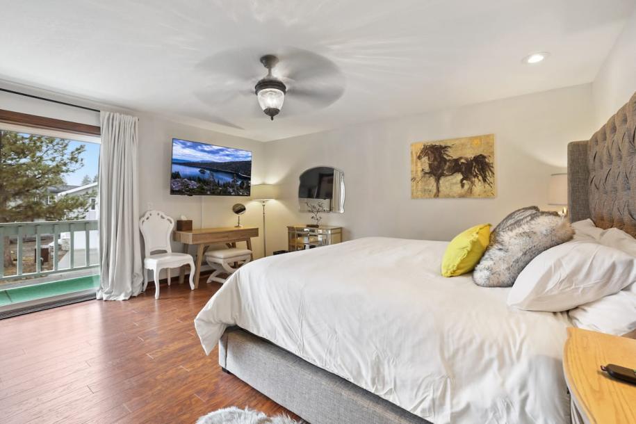 Entire home in South Lake Tahoe, California 4 guests2 bedrooms2 beds2 baths-6
