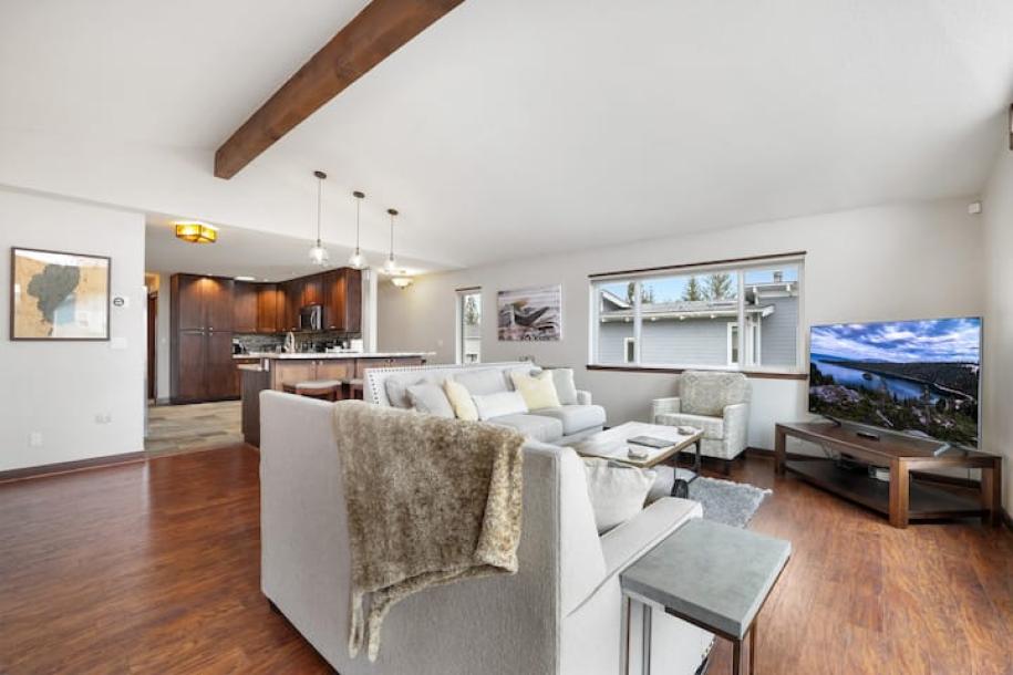 Entire home in South Lake Tahoe, California 4 guests2 bedrooms2 beds2 baths-12