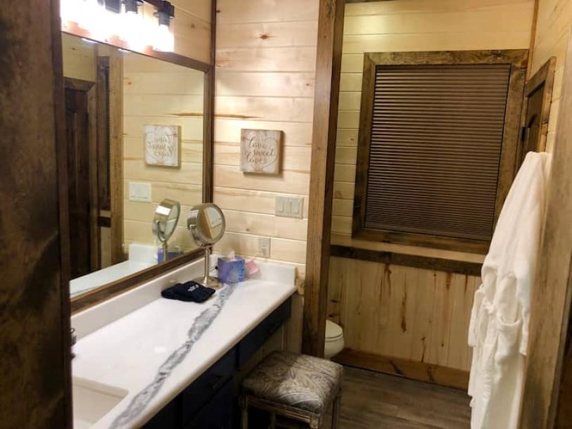 Entire cabin in Wills Point, Texas 2 guestsStudio1 bed1 bath-7