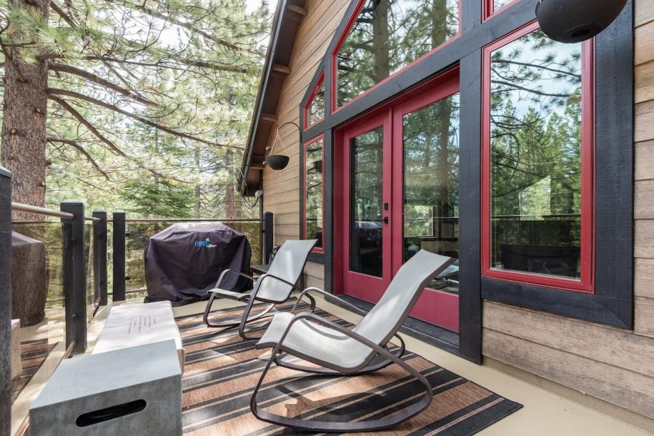 Entire guesthouse in South Lake Tahoe, California 2 guestsStudio1 bed1 bath-7