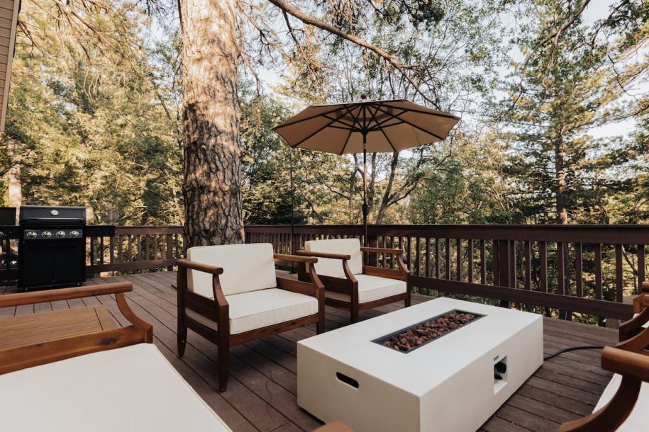Entire cabin in Lake Arrowhead, California 8 guests4 bedrooms6 beds3 baths-2
