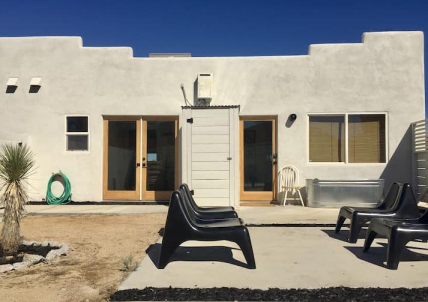 Entire home in Joshua Tree, California 4 guests2 bedrooms2 beds1 bath-8