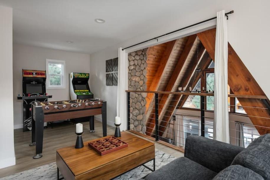 Entire cabin in Big Bear Lake, California 8 guests3 bedrooms5 beds2 baths-12