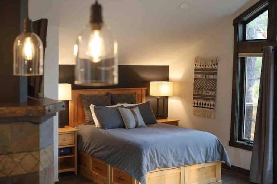 Entire guesthouse in South Lake Tahoe, California 2 guestsStudio1 bed1 bath-1