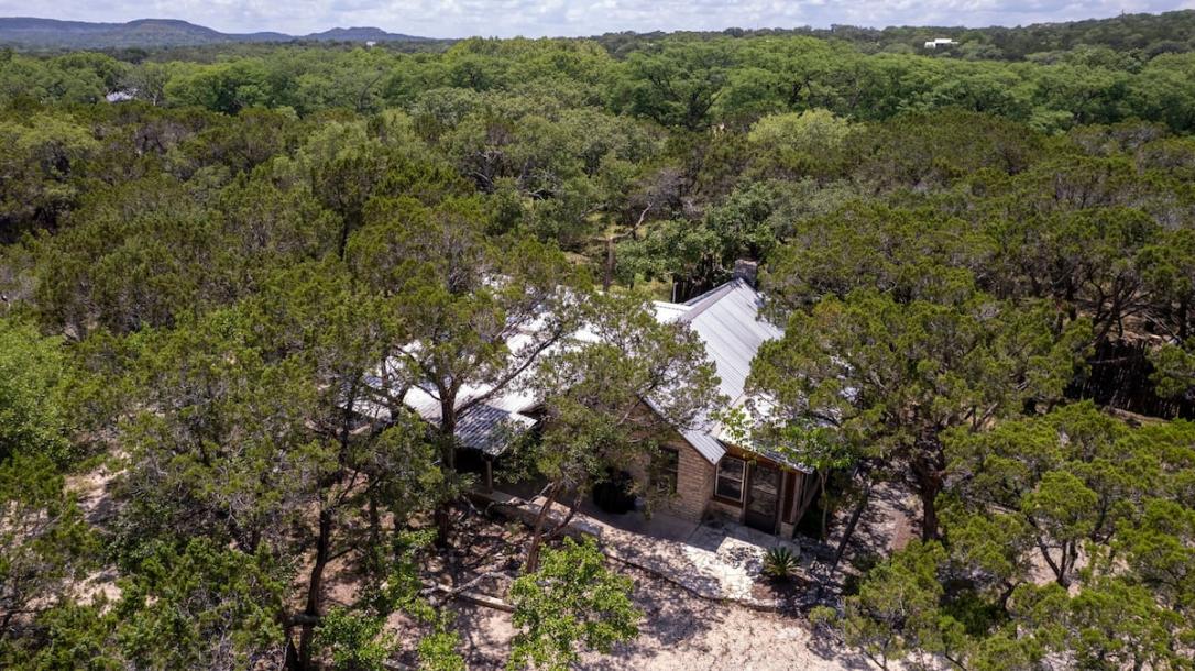 Entire home in Wimberley, Texas 4 guests2 bedrooms4 beds1 bath-1