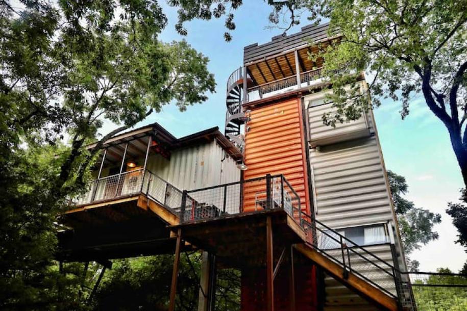 Treehouse in Ladonia, Texas 4 guests2 bedrooms2 beds1 bath-12