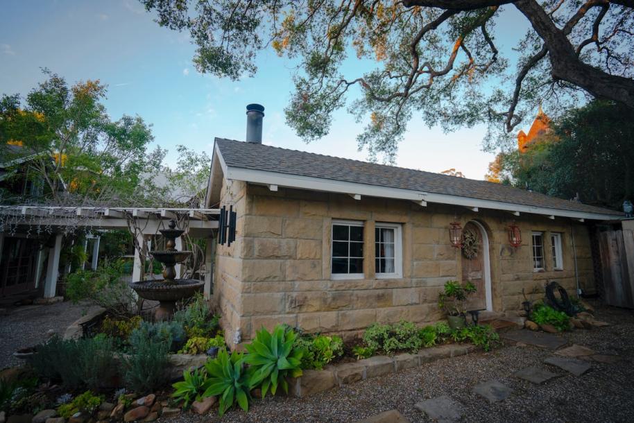 Entire guesthouse in Santa Barbara, California 3 guests1 bedroom1 bed1 bath-17