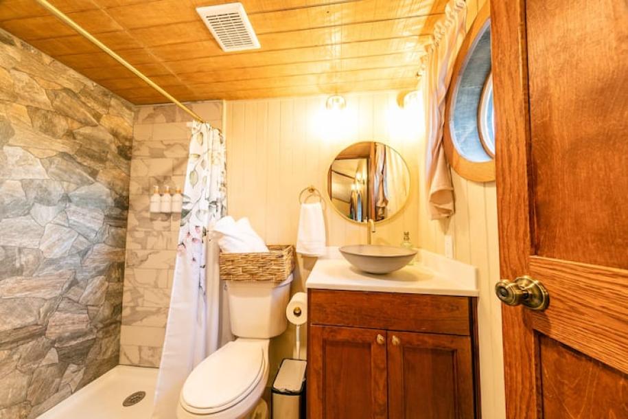 Tiny home in Houston, Texas 2 guests1 bedroom1 bed1 bath-3