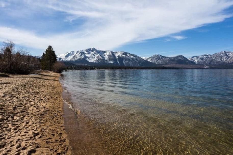 Entire home in South Lake Tahoe, California 4 guests2 bedrooms2 beds2 baths-18