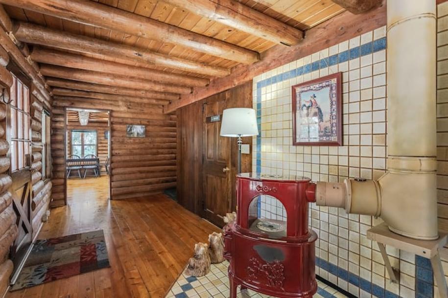 Entire cabin in Squaw Valley, California 8 guests3 bedrooms4 beds2 baths-7