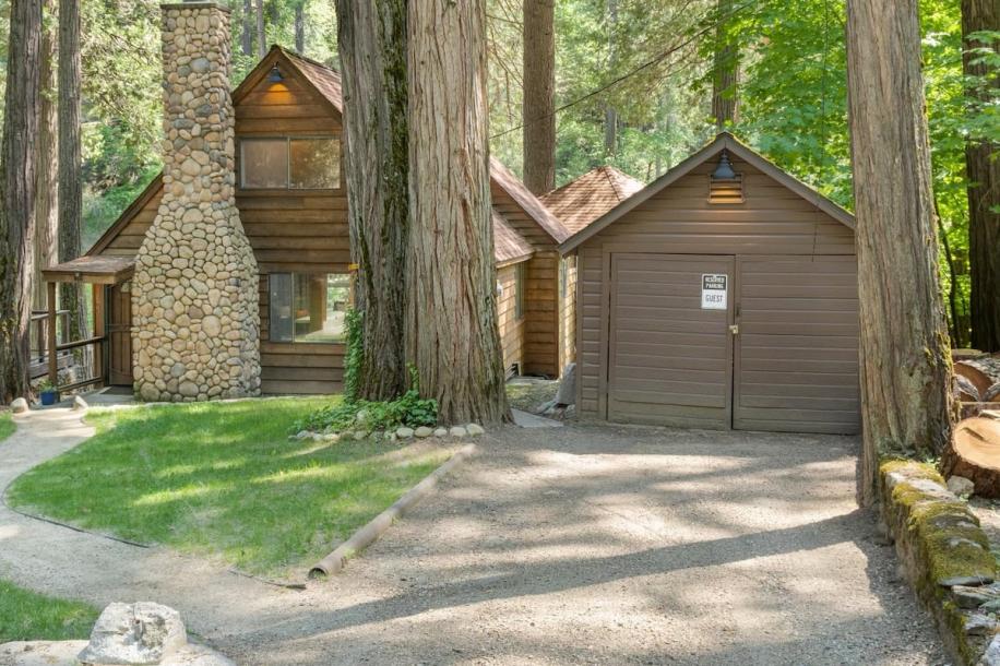 Entire cabin in Pollock Pines, California 4 guests1 bedroom4 beds1 bath-0