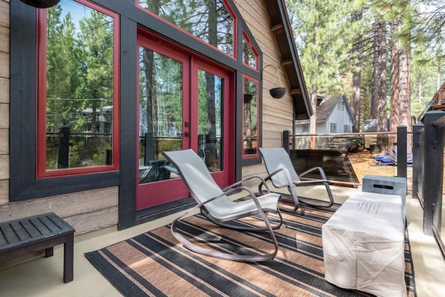 Entire guesthouse in South Lake Tahoe, California 2 guestsStudio1 bed1 bath-6