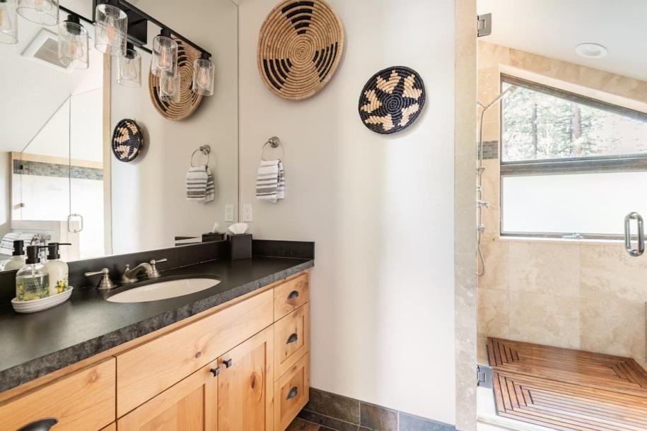 Entire guesthouse in South Lake Tahoe, California 2 guestsStudio1 bed1 bath-2