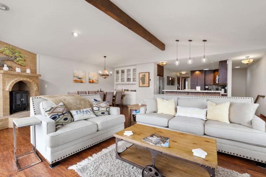 Entire home in South Lake Tahoe, California 4 guests2 bedrooms2 beds2 baths-14