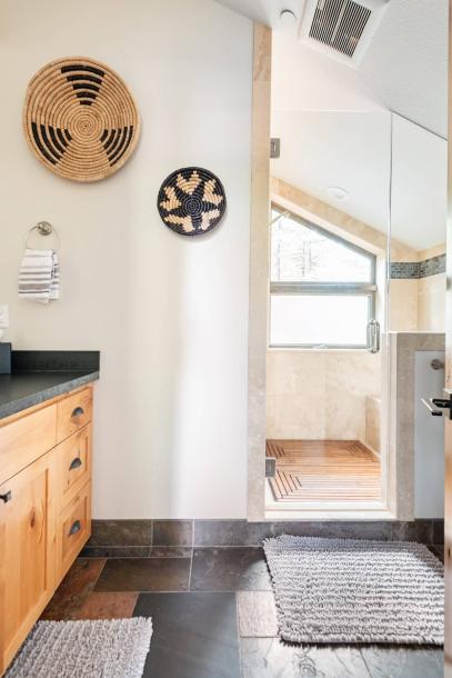 Entire guesthouse in South Lake Tahoe, California 2 guestsStudio1 bed1 bath-3