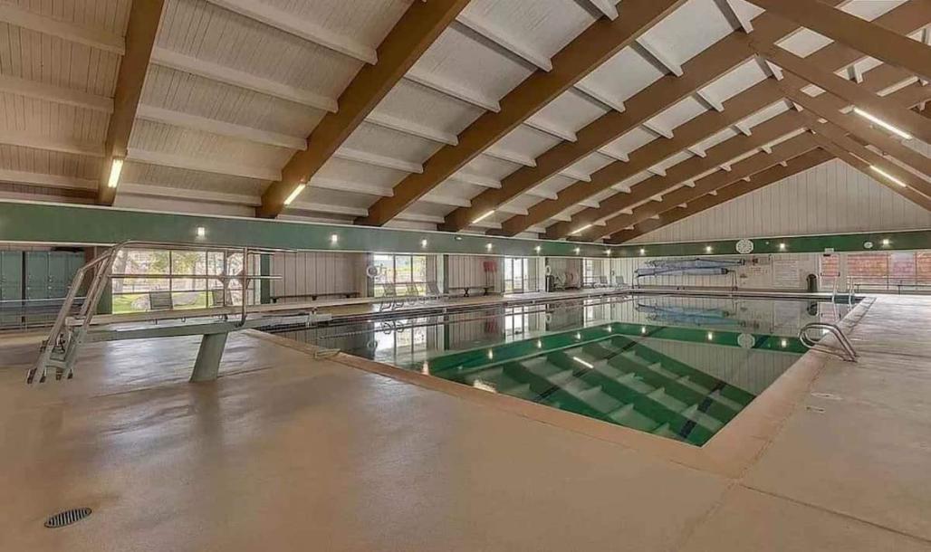 Entire home in South Lake Tahoe, California 4 guests2 bedrooms2 beds2 baths-17
