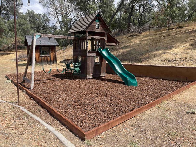 Entire cabin in Mariposa, California 6 guests2 bedrooms3 beds2 baths-2