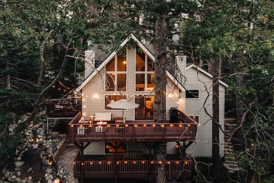 Entire cabin in Lake Arrowhead, California 8 guests4 bedrooms6 beds3 baths-0